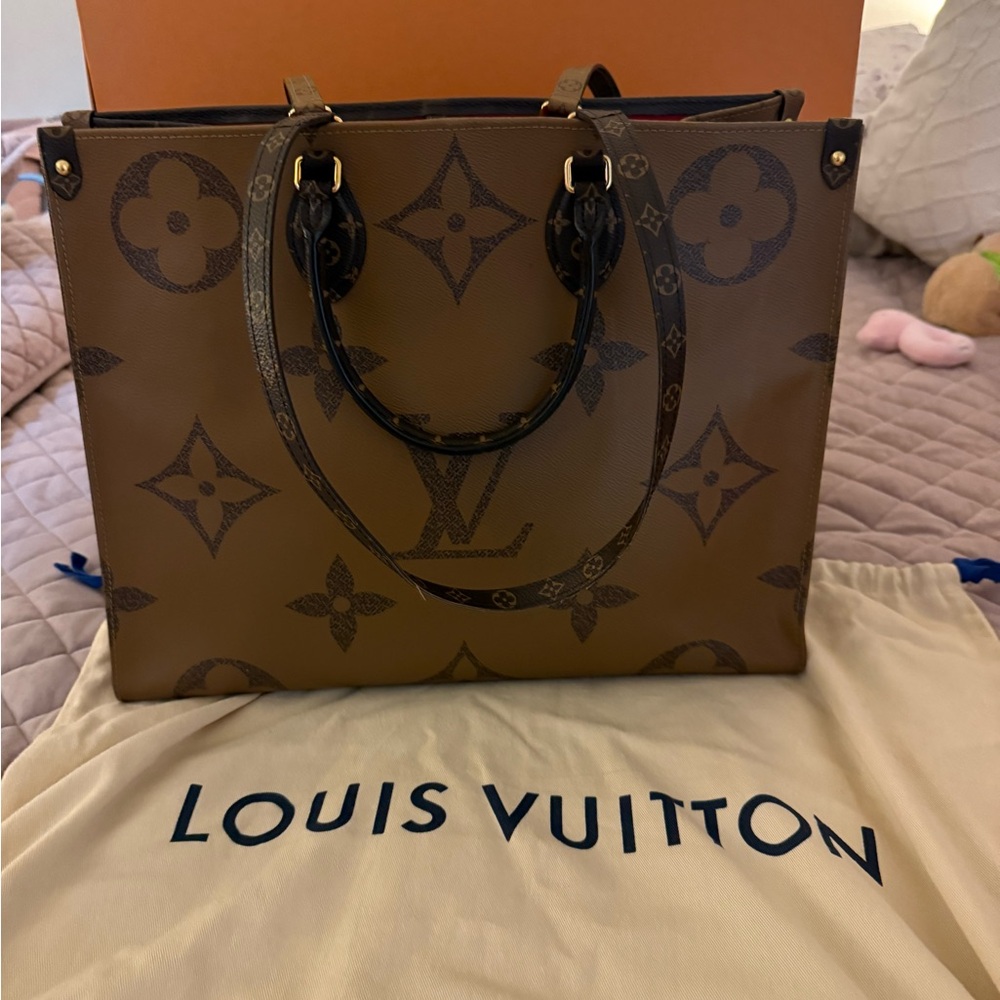 Louis vuitton on the go GM tote